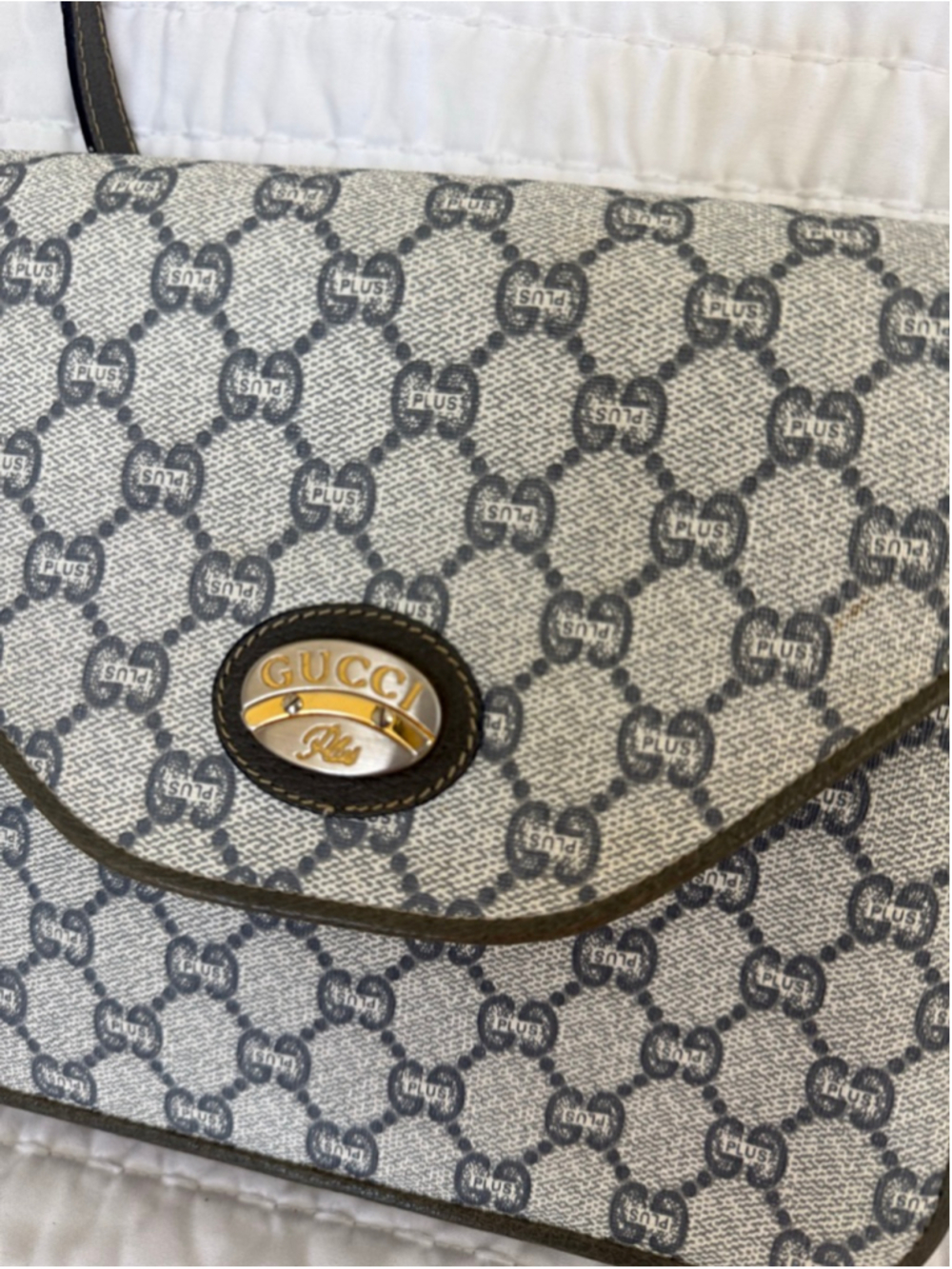 Gucci Plus Crossbody Bag in Gray and Green, a piece of Gucci history. - Picture 2 of 16